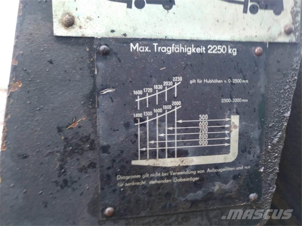 Takraf mit Kranarm Muut maatalouskoneet