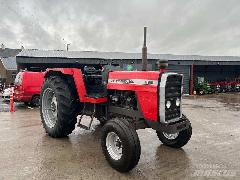 Massey Ferguson 698 Traktorit