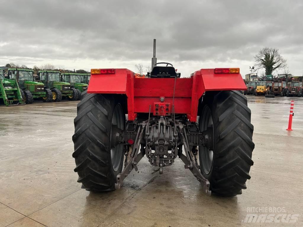 Massey Ferguson 698 Traktorit