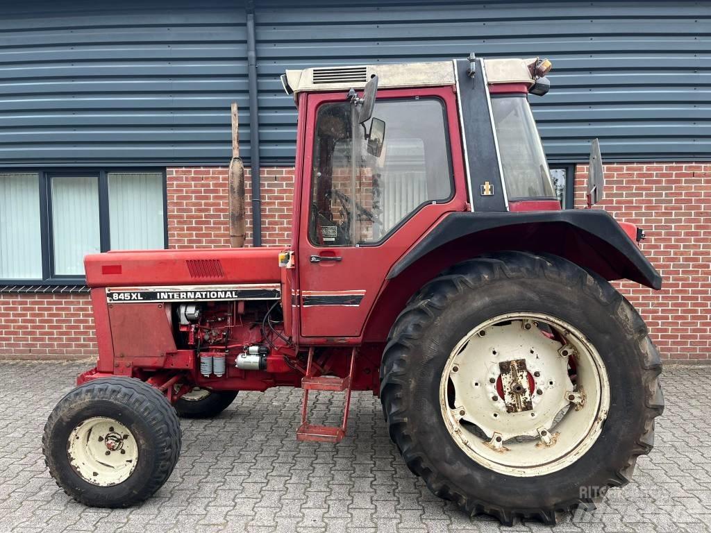 International 845 XL Traktorit