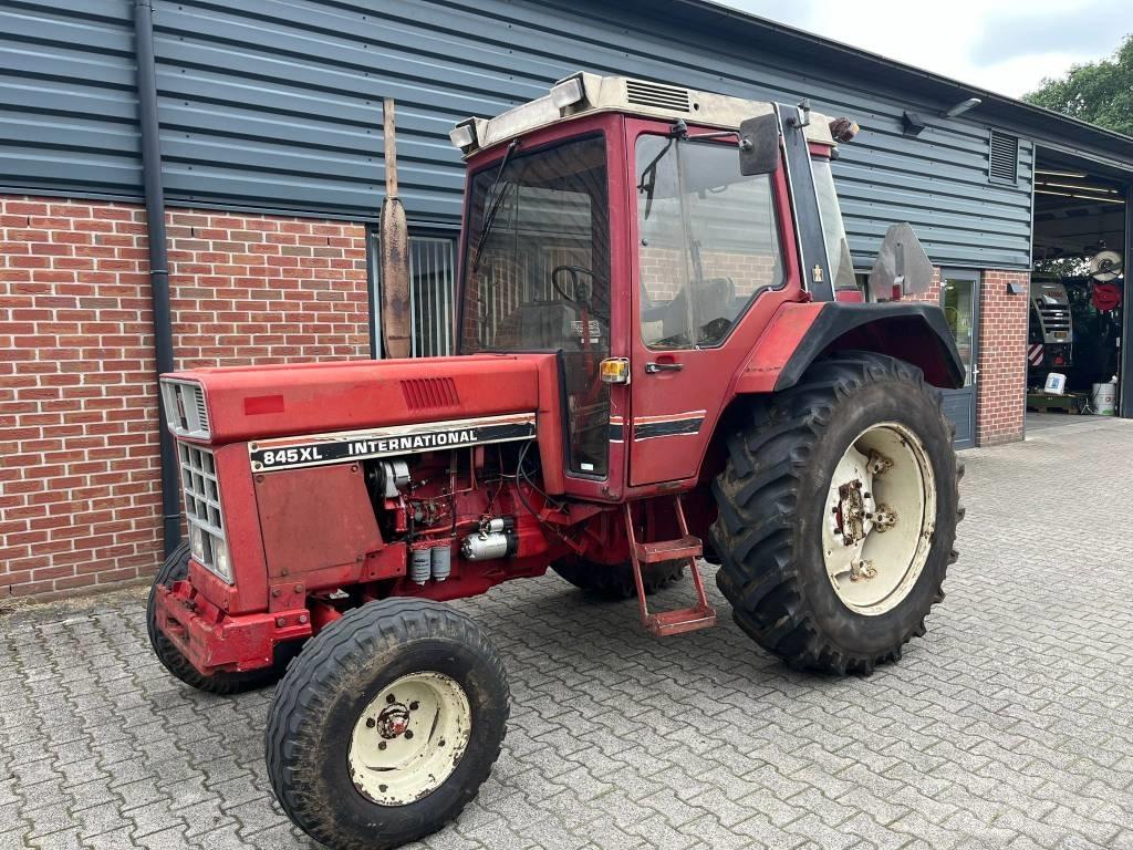 International 845 XL Traktorit