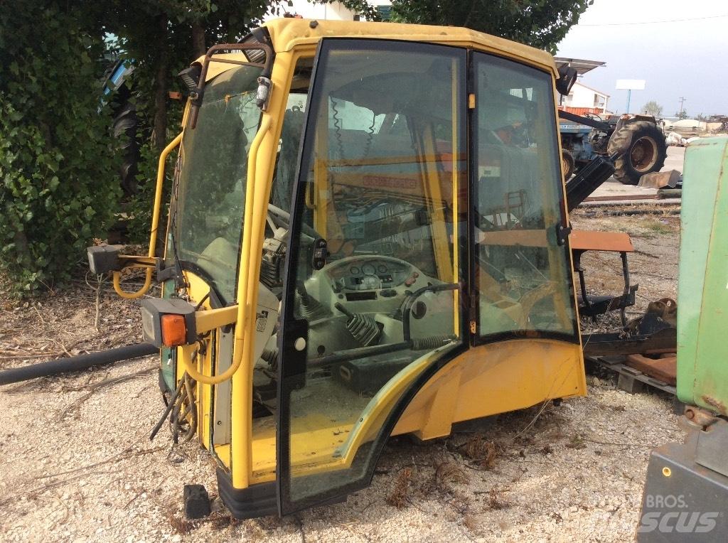 Komatsu W93r Ohjaamo ja sisusta
