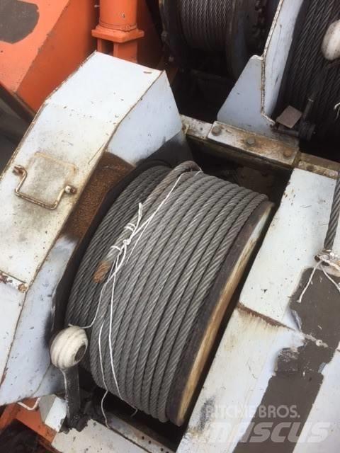 Hitachi KH 230-3 Tela-alustaiset nosturit
