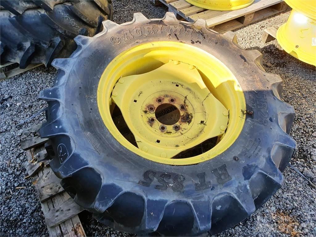 BKT 380/85R28 x2 Renkaat ja vanteet