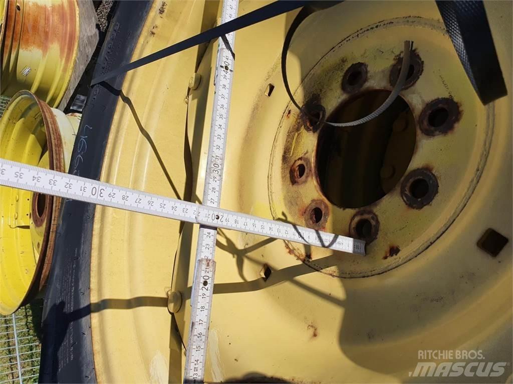 BKT 380/85R28 x2 Renkaat ja vanteet