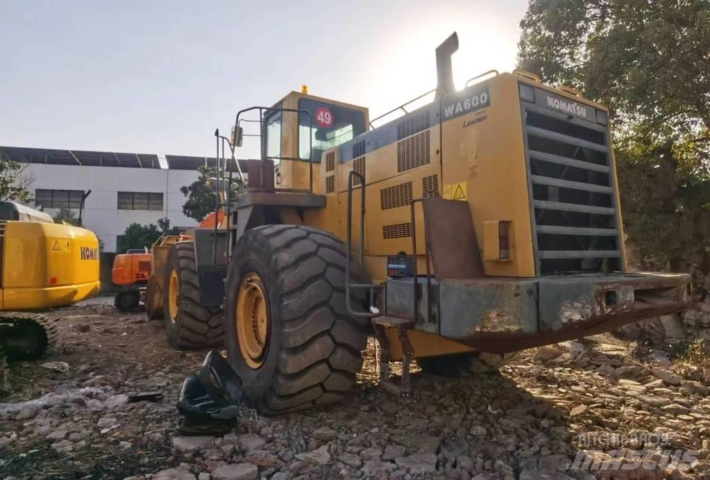 Komatsu WA 600 Pyöräkuormaajat