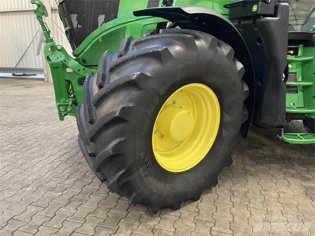 John Deere 6R 215 Traktorit