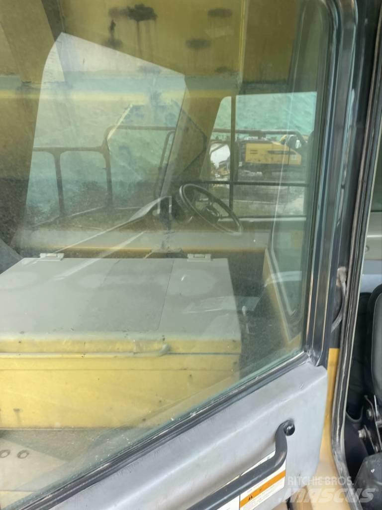 Komatsu HD 605-7 Maansiirtoautot