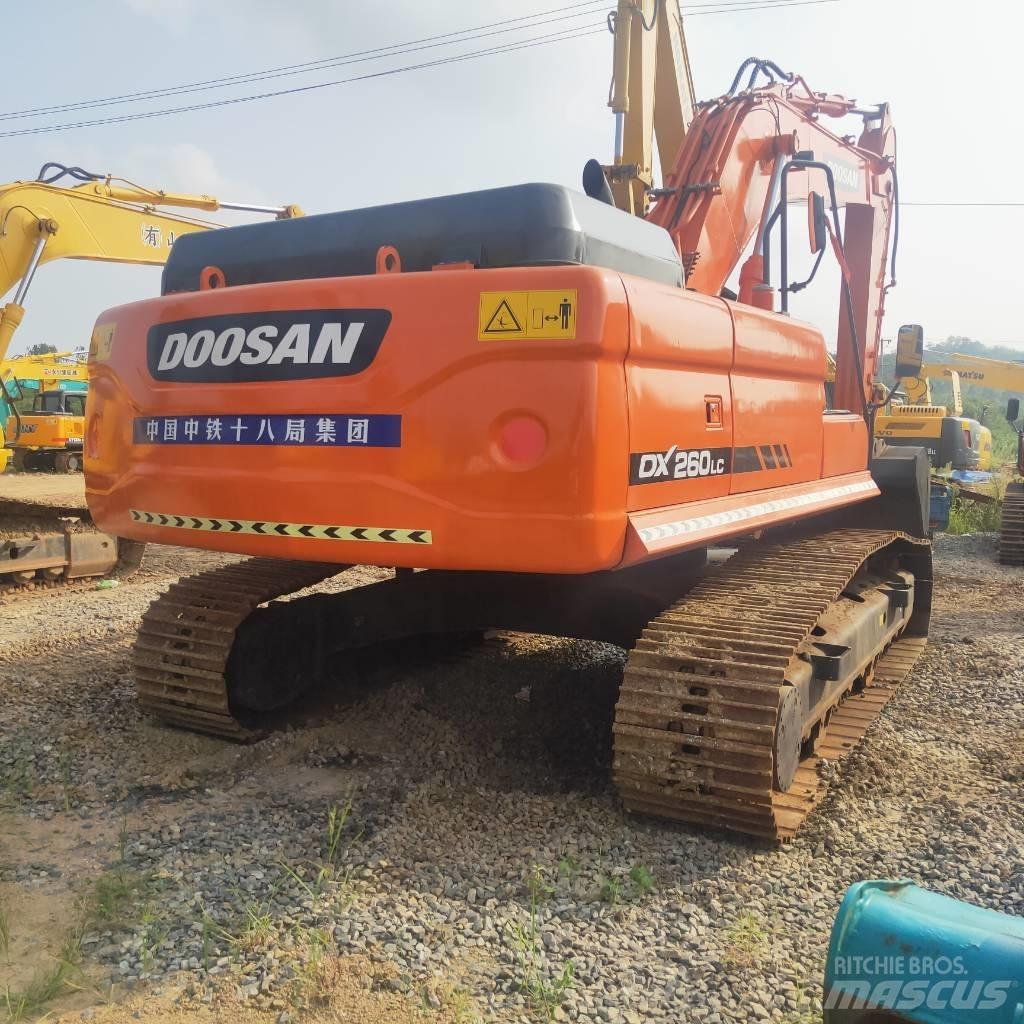 Doosan DX260LC Telakaivukoneet