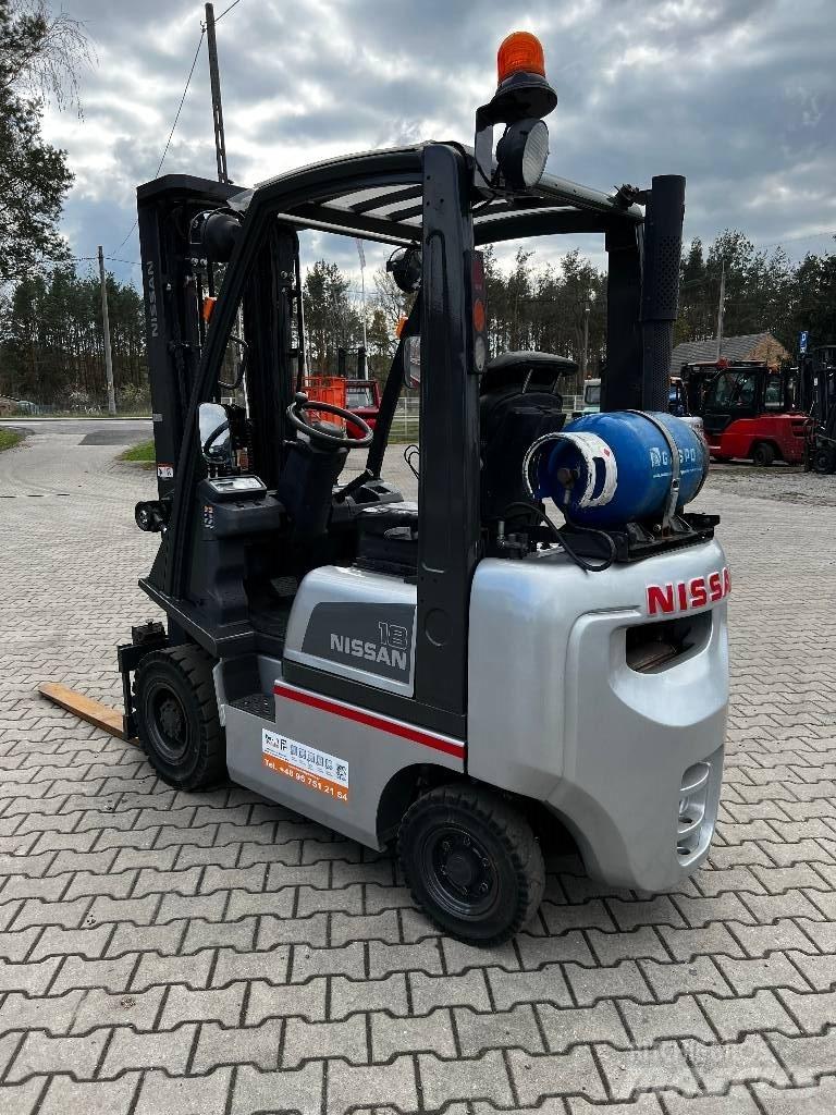 Nissan P1D1A18LQ Nestekaasutrukit