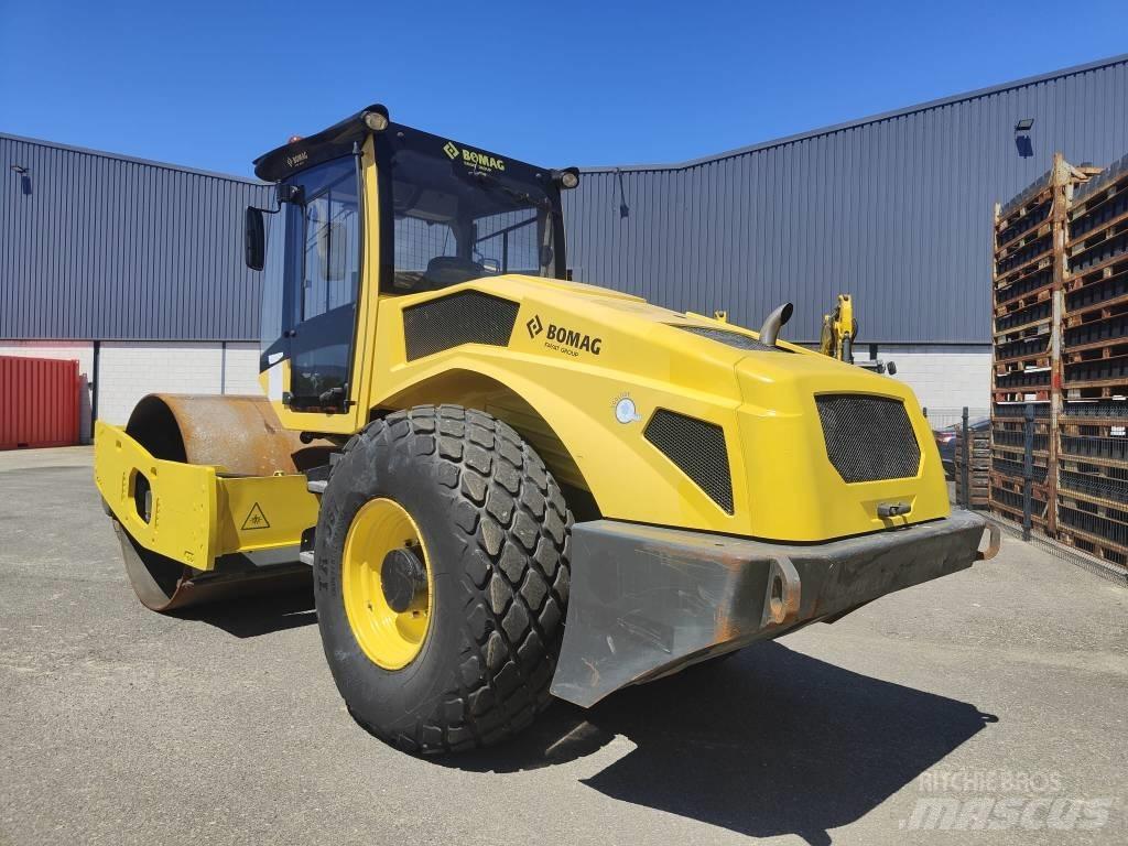 Bomag BW 211 D-50 Kumipyöräjyrät