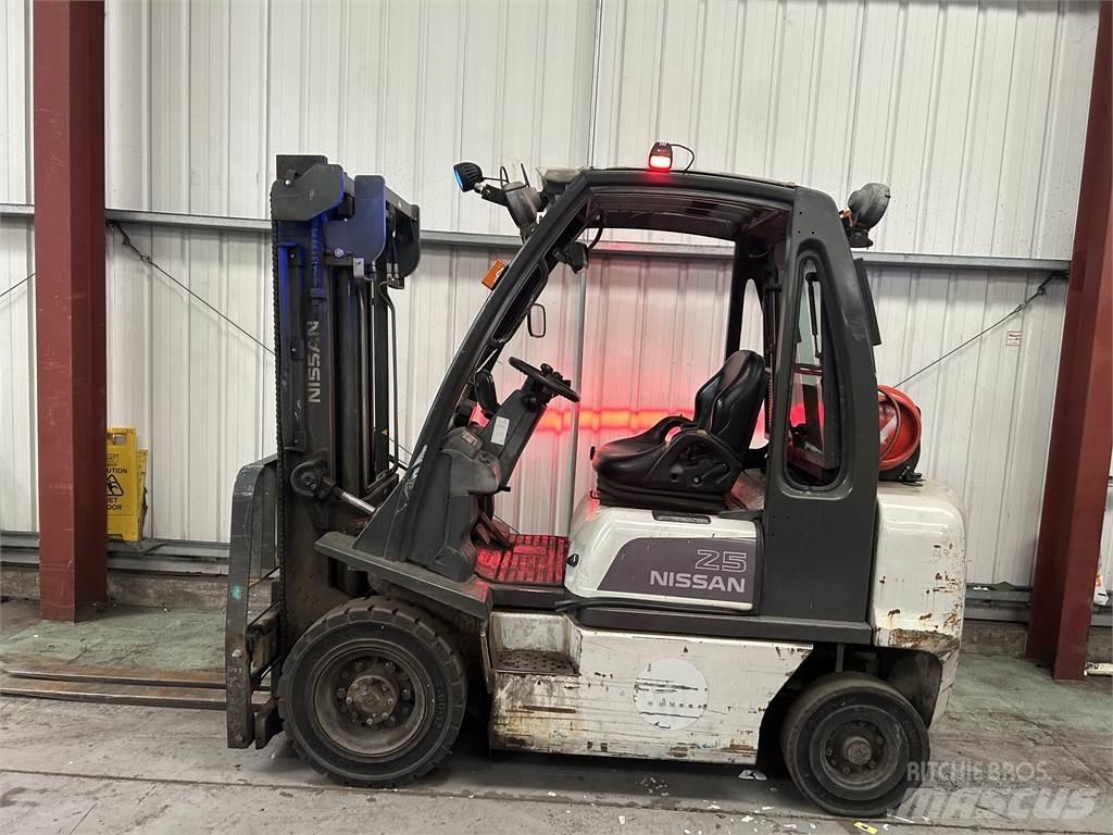 Nissan U1D2A25 Nestekaasutrukit