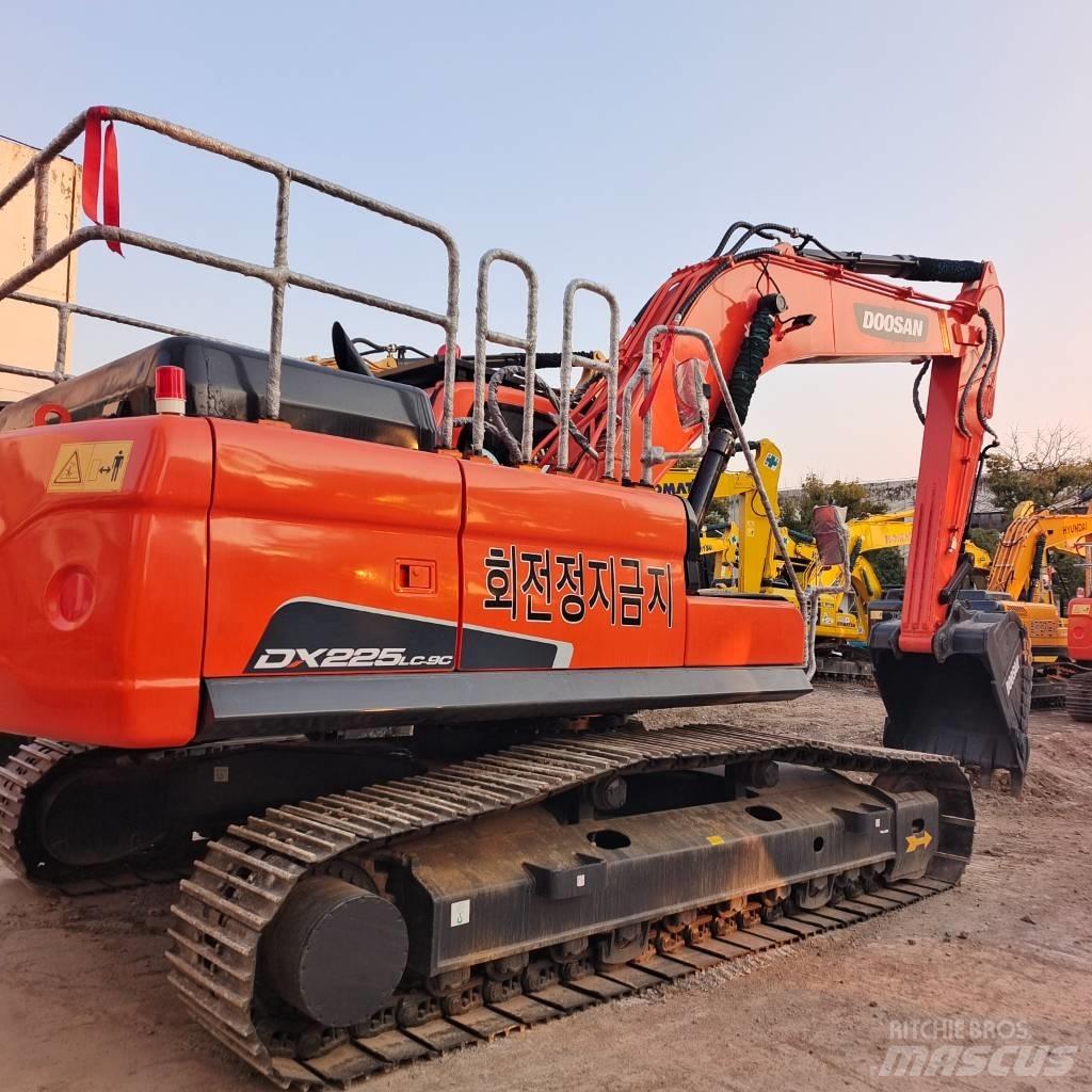 Doosan 225 LC Telakaivukoneet