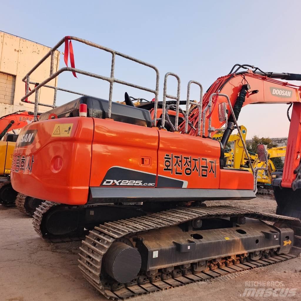 Doosan 225 LC Telakaivukoneet