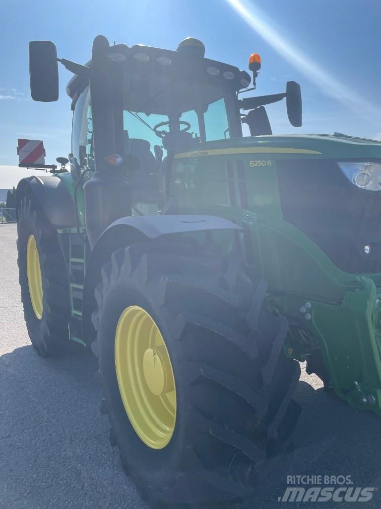 John Deere 6250 R Traktorit