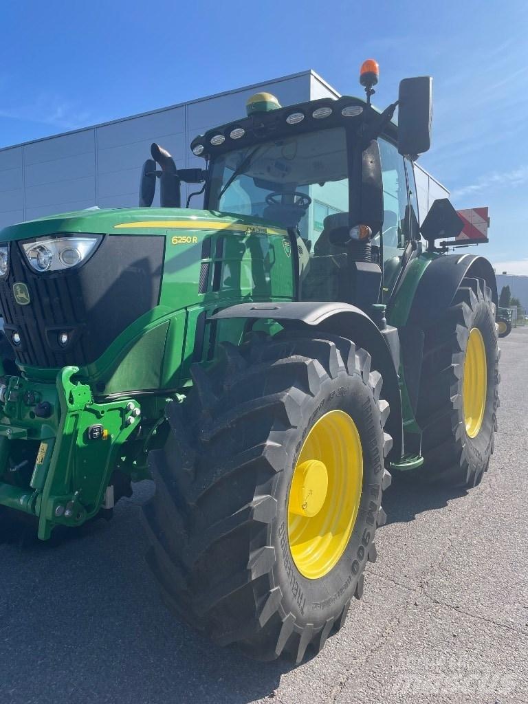 John Deere 6250 R Traktorit