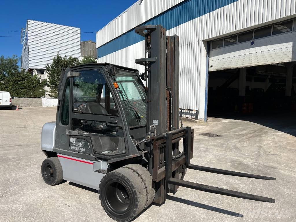 Nissan DX 30 Dieseltrukit