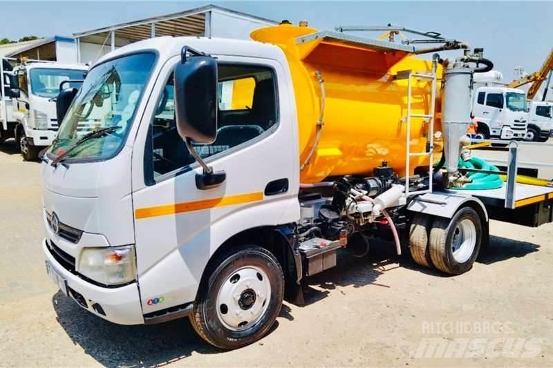 Hino 300 614 Muut kuorma-autot