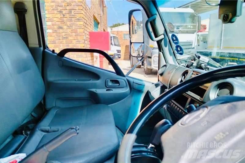 Hino 300 614 Muut kuorma-autot