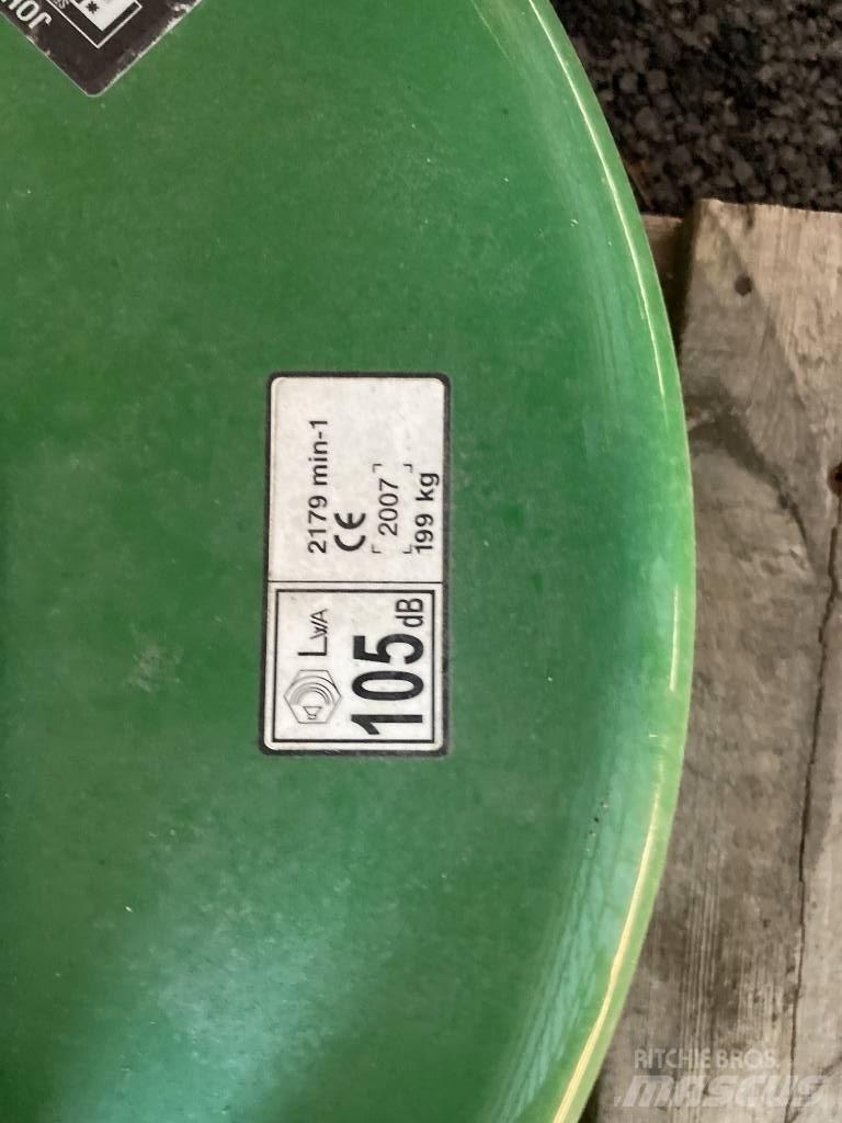 John Deere 7 Iron Muut ympäristökoneet