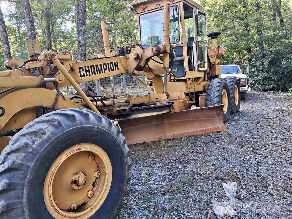 Champion 715 Tiehöylät