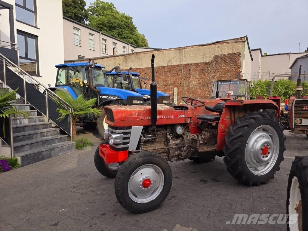 Massey Ferguson 158 Traktorit
