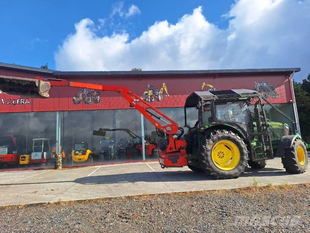 John Deere 6115 R Traktorit