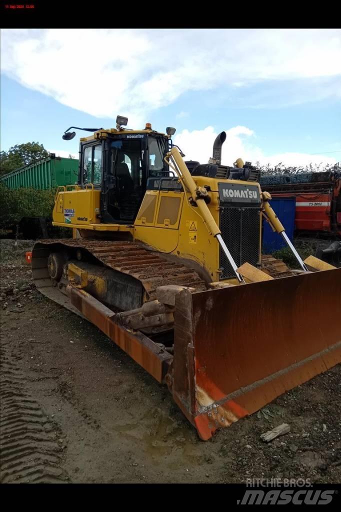 Komatsu D 65 PX-18 Telaketjupuskutraktorit