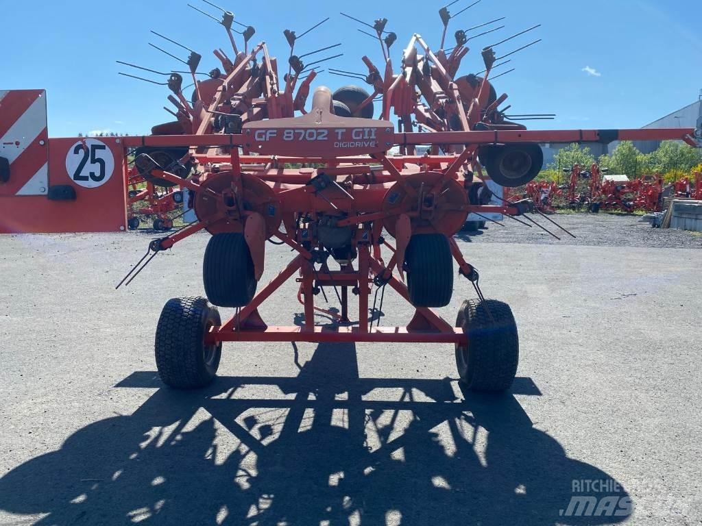 Kuhn GF8702T Pöyhimet ja haravat