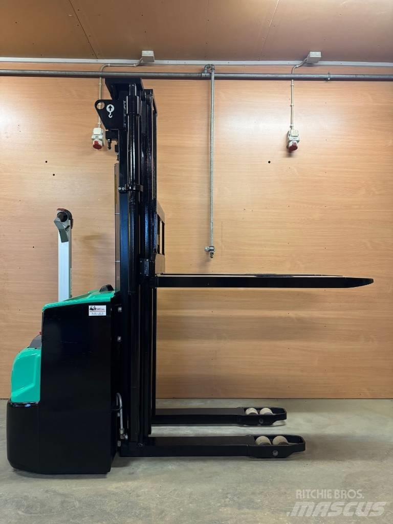 Mitsubishi SBP 12 N2 Käyden ajettavat pinoamistrukit