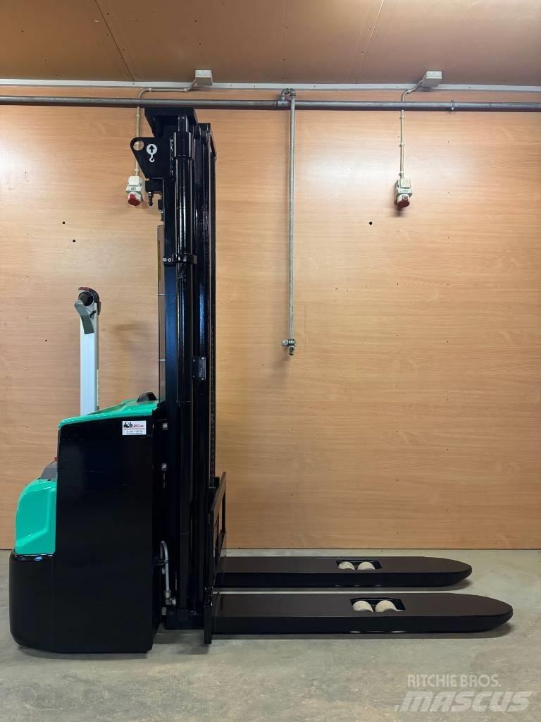 Mitsubishi SBP 12 N2 Käyden ajettavat pinoamistrukit