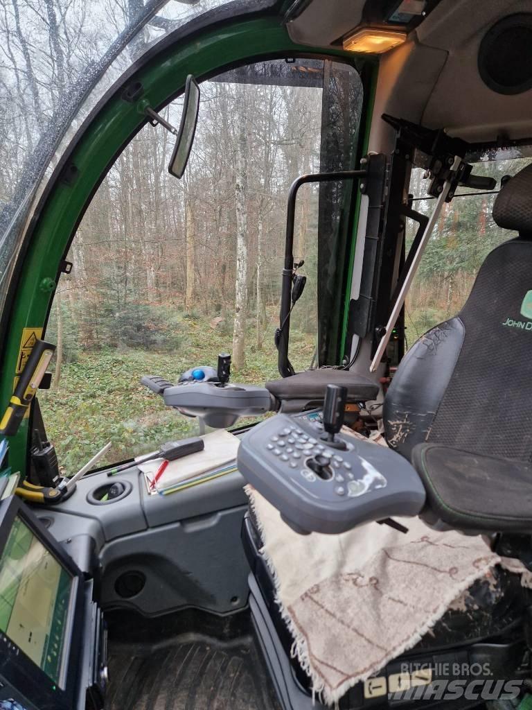 John Deere 1270 E Harvesterit