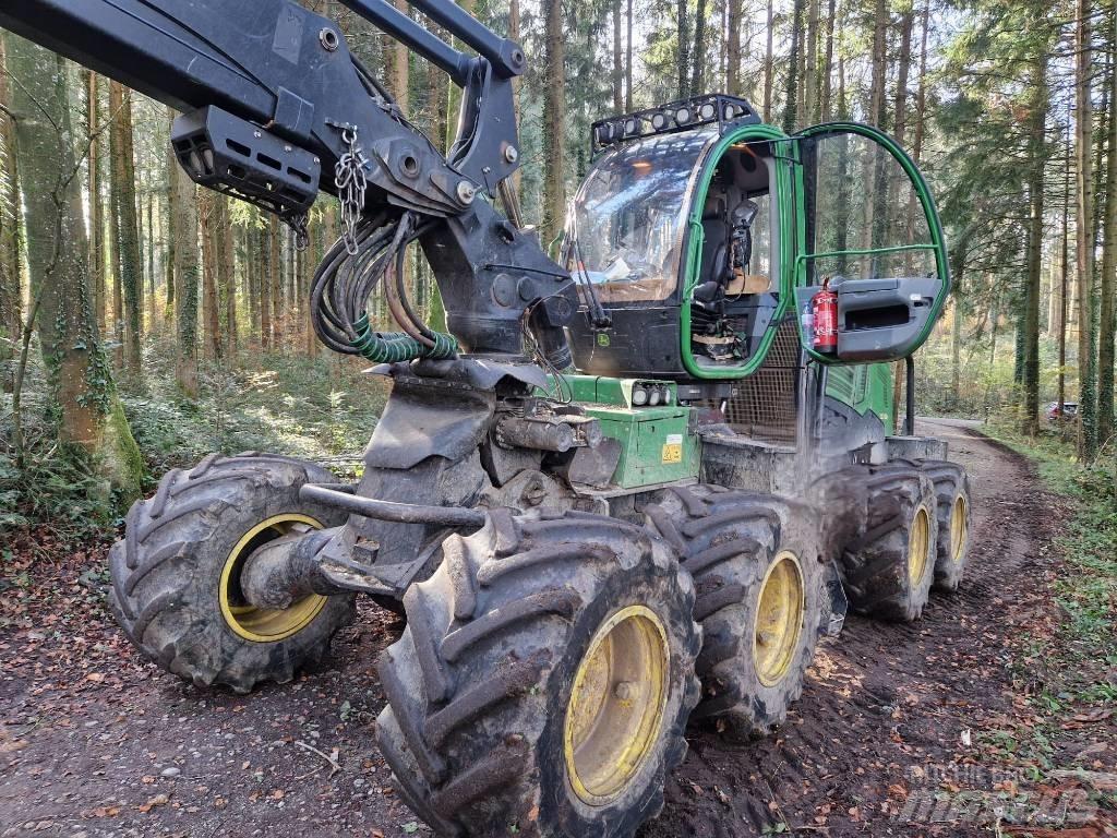John Deere 1270 E Harvesterit