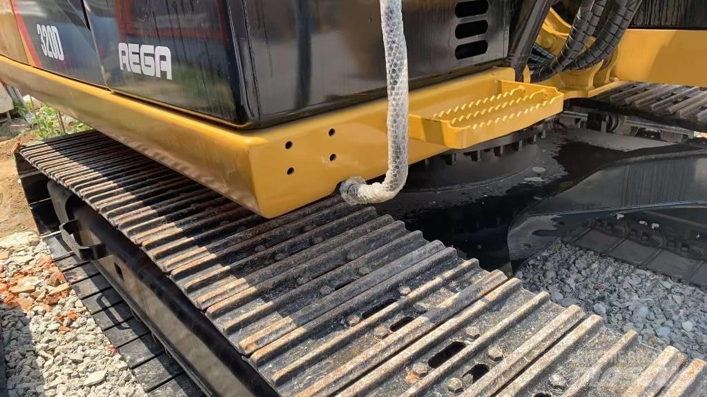 CAT 323 D Telakaivukoneet