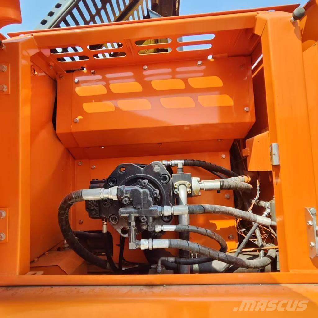 Doosan DX 225 LC Telakaivukoneet