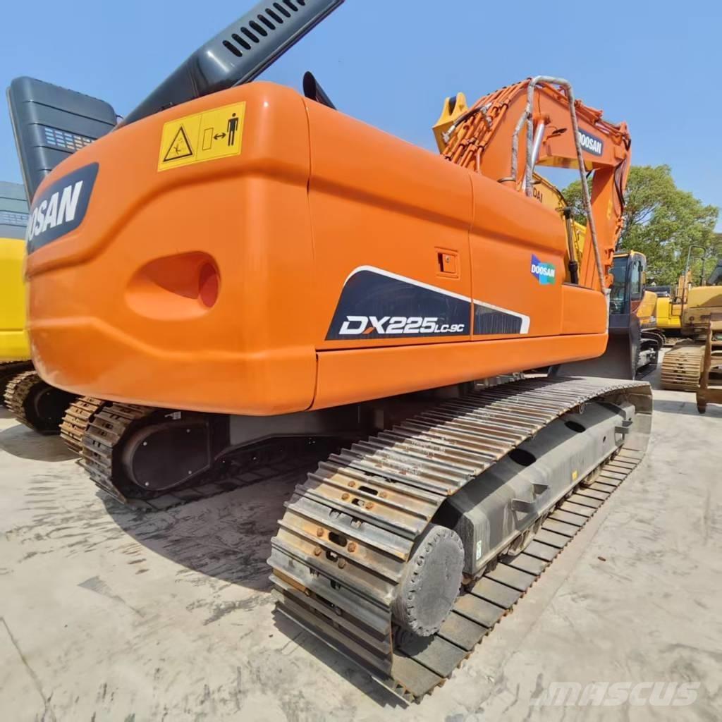 Doosan DX 225 LC Telakaivukoneet