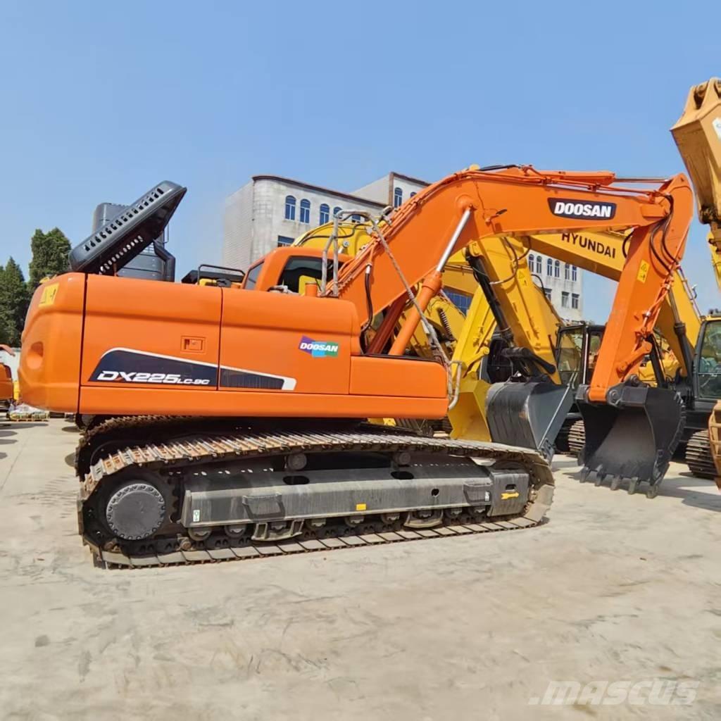 Doosan DX 225 LC Telakaivukoneet
