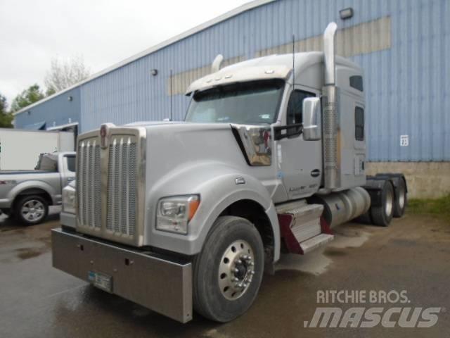 Kenworth W 990 Vetopöytäautot