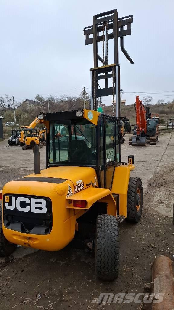 JCB 930 Maastotrukit