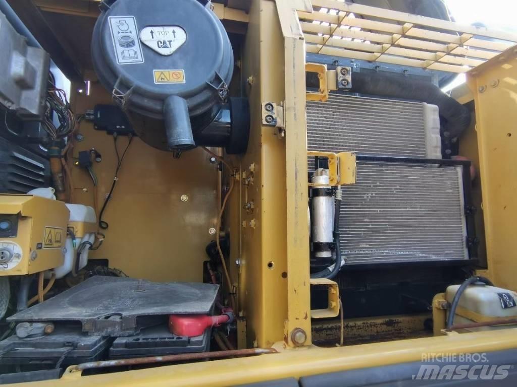 CAT 320 Midikaivukoneet 7t - 12t