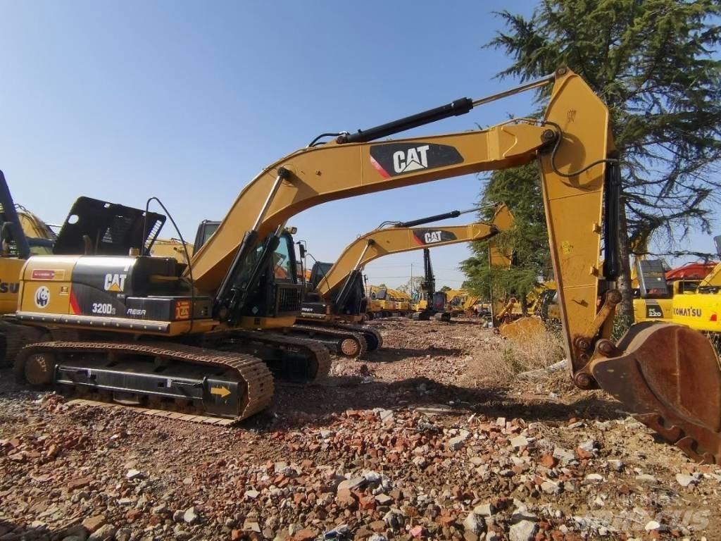 CAT 320 Midikaivukoneet 7t - 12t