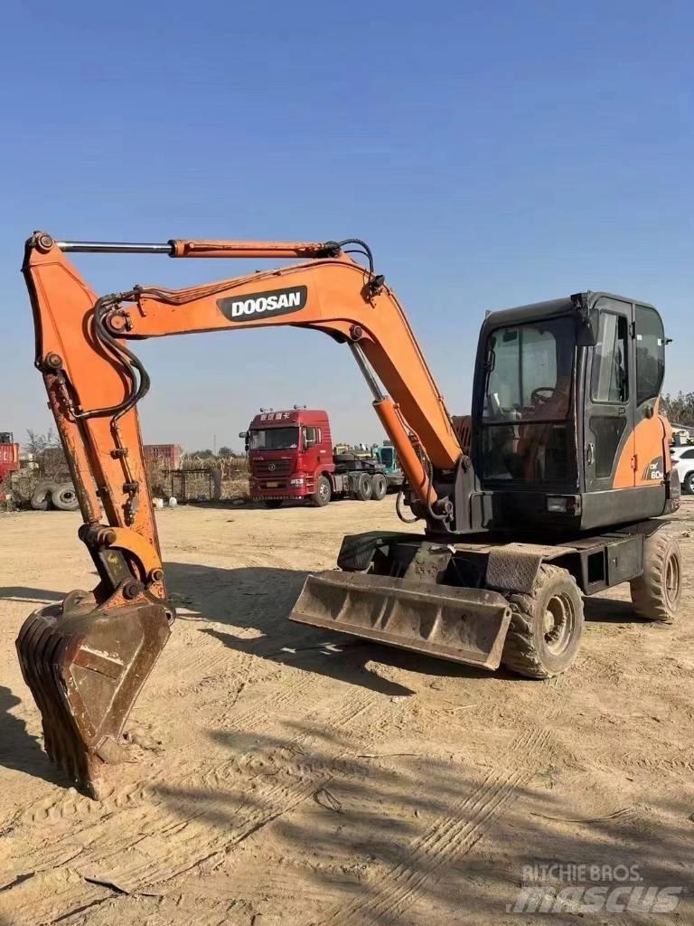 Doosan DX60W Pyöräkaivukoneet