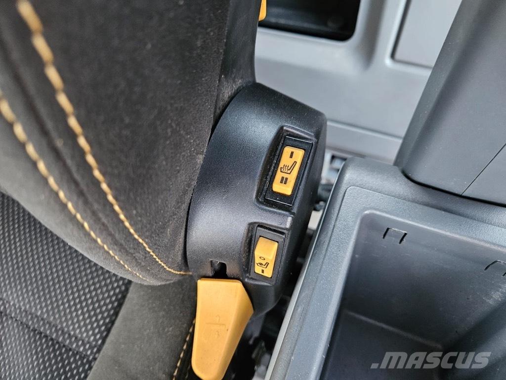 CAT 323 Telakaivukoneet