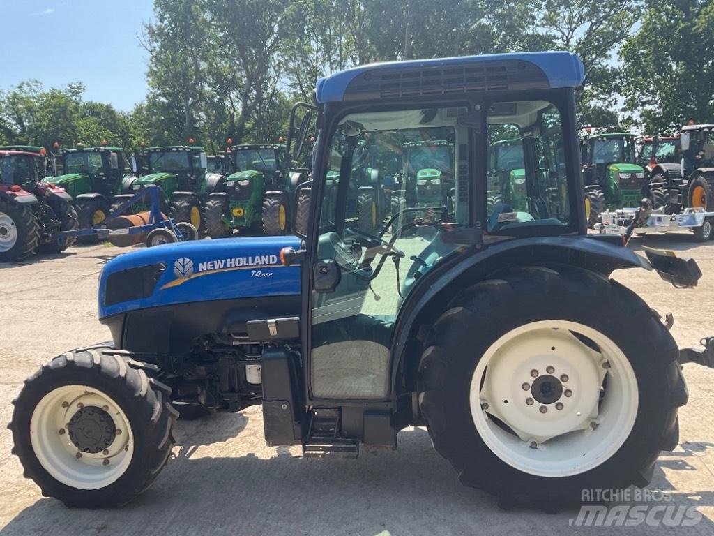 New Holland T 4.85 Traktorit