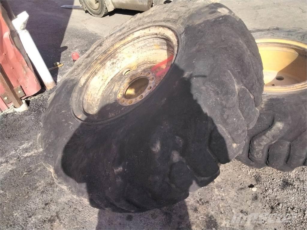 Nokian Els 17,5x25 Renkaat ja vanteet