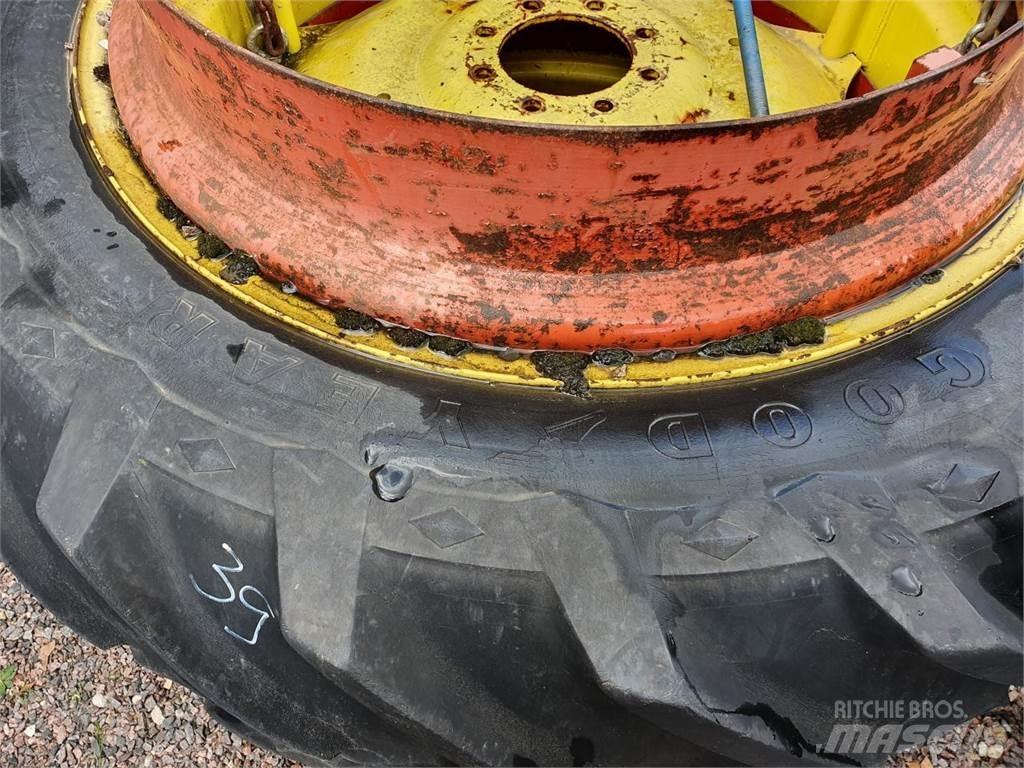 Goodyear 136-38 x2 Renkaat ja vanteet