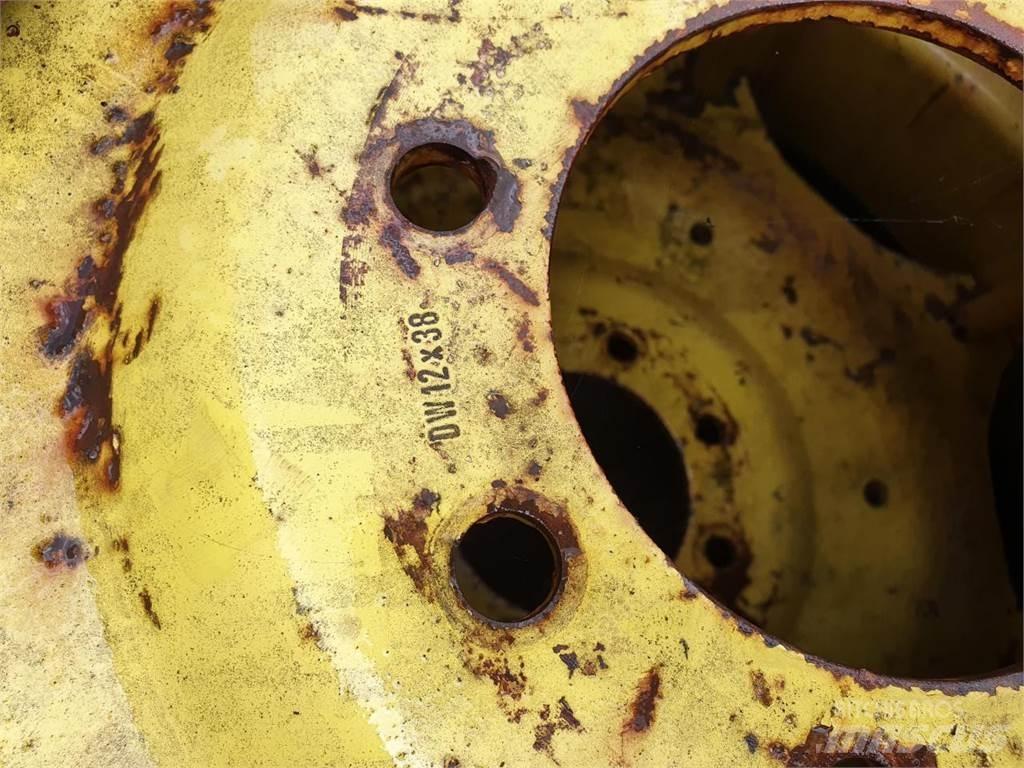 Goodyear 136-38 x2 Renkaat ja vanteet