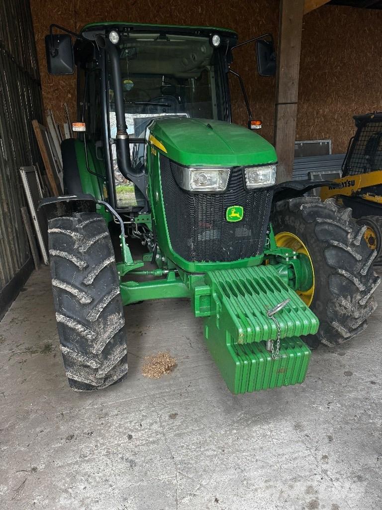 John Deere 5100 M Traktorit
