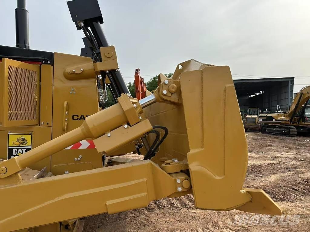 CAT D8R Telaketjupuskutraktorit