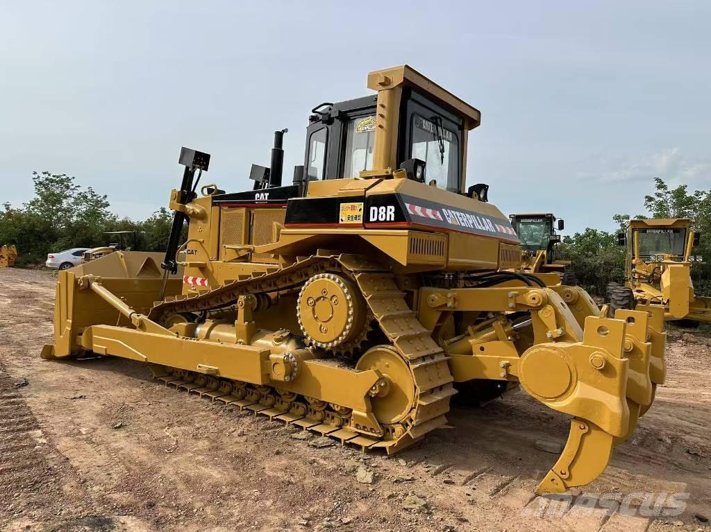 CAT D8R Telaketjupuskutraktorit